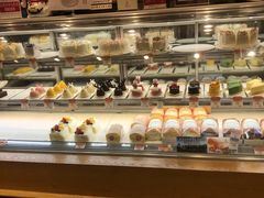面包甜点陈列柜-西村叔叔的店·面包·甜品·蛋糕(崂山丽达店)