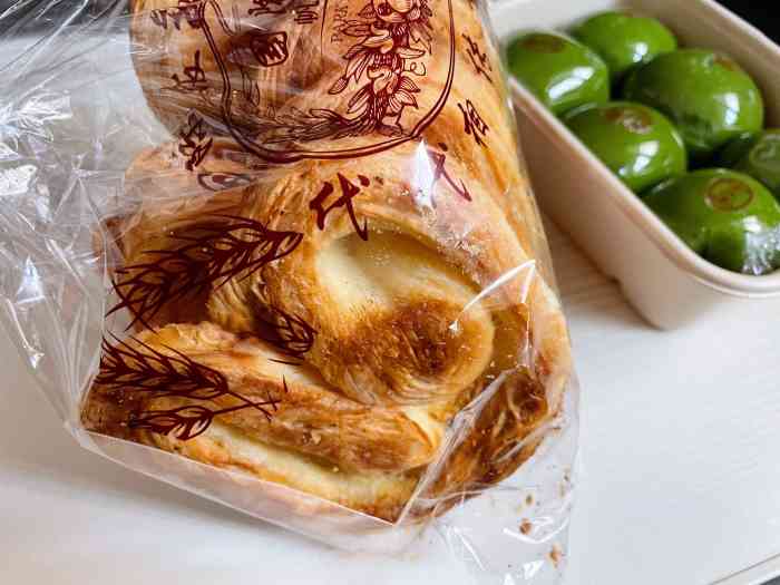 国际饭店·帆声西饼屋(黄河路店)-"银丝卷就是个大白馒头……买回去后