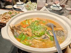 招牌鱼头泡饭-明丰小渔馆(明月路店)