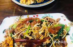 Stir-Fried Noodles with Three Fresh Ingredients