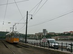 -多瑙河畔鞋履雕塑