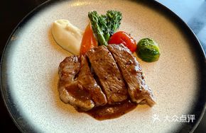 Charcoal-Grilled Australian M5 Sirloin Steak