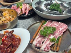 -草家酱蟹炭火烤肉店(珲春南路一店)