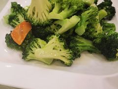 清炒西兰花-东四民芳餐厅(世茂工三店)