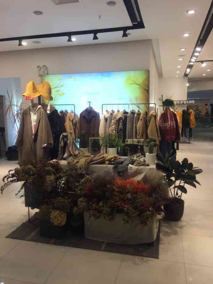 tedrsv缇素(摩尔城店)-"手机是真没拍好,其实这家店的衣服款式还可.