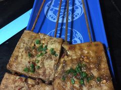 招牌烤水豆腐-老表记广西宵夜螺蛳鸭脚煲(西大店)