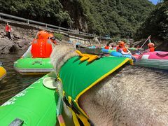 -安吉龙王山峡谷漂流