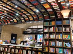 -钟书阁(松江泰晤士小镇店)