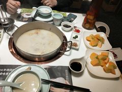 -洪氏嗨捞·猪肚鸡火锅(阳光天地店)