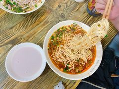 -啊墨江牛烂烀米线