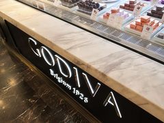 面包甜点陈列柜-GODIVA(王府井apm店)