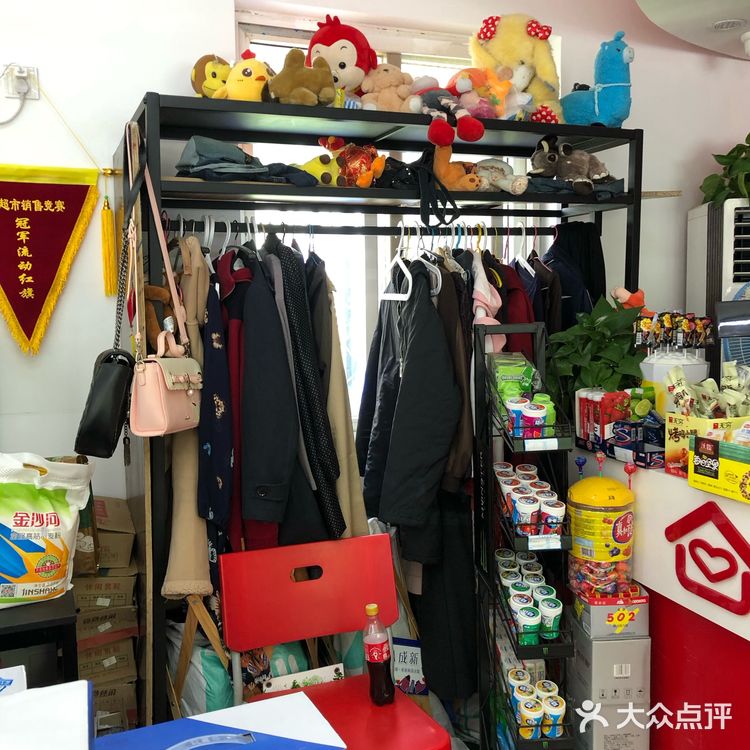完好的衣服、玩具、电器、棉被都可以，拿来这里捐哦！！