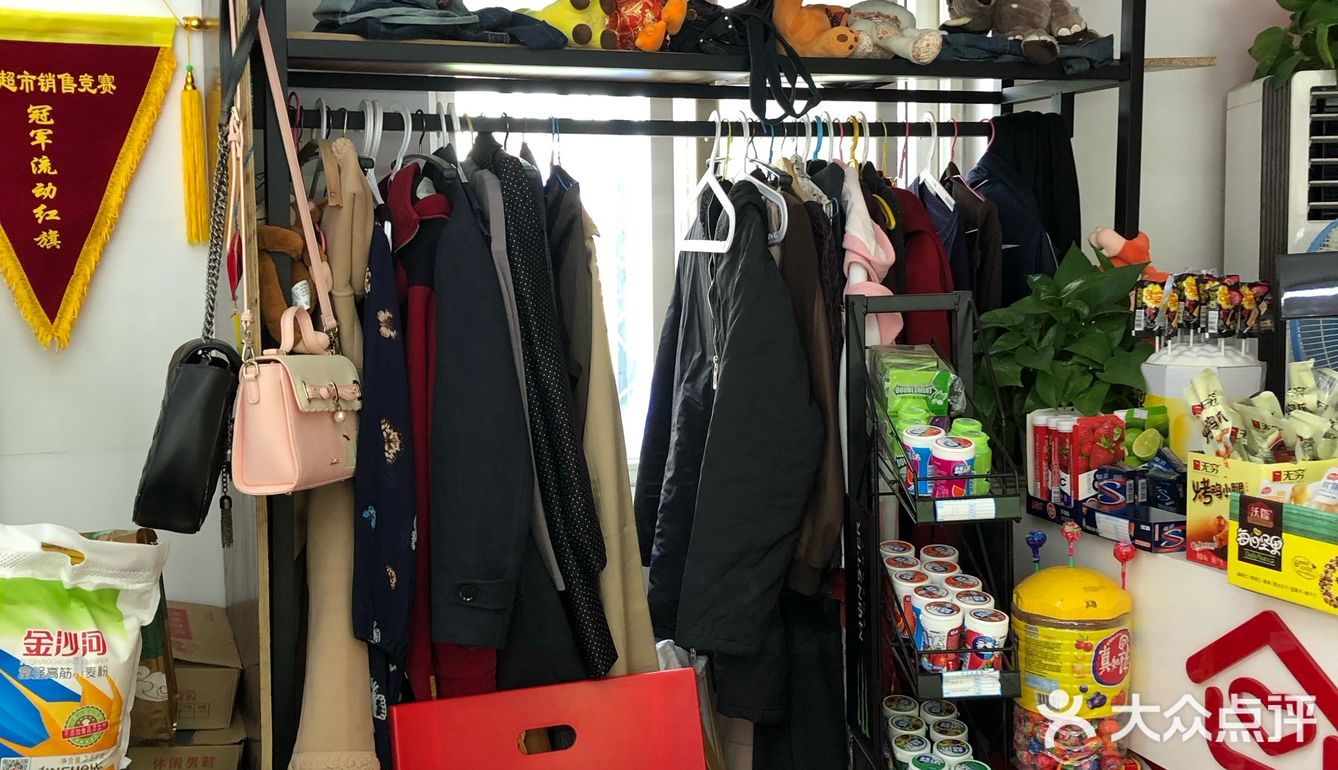 完好的衣服、玩具、电器、棉被都可以，拿来这里捐哦！！