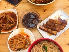 -爆炸头阿姨小四川正宗川味小吃(无任何分店)