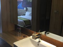 -西安大雁塔科技大学地铁站亚朵酒店