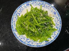 蒜蓉茼蒿-一块豆腐·海鲜·家常菜(李沧书院路店)