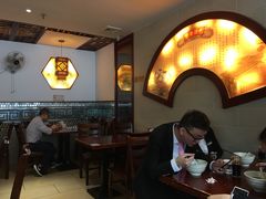 大堂-佬钱湾仔(衣裳街店)