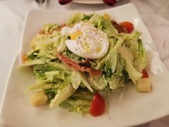 凯撒沙拉-弘雅饭店