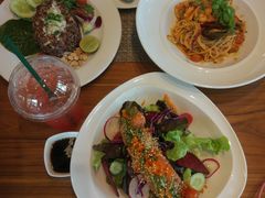 -Chom Cafe and Restaurant