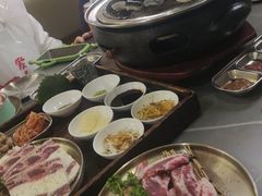 -围炉肉舍•炭烤活鳗•丹东海鲜烤肉(步行街店)