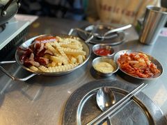 辣肉酱薯条-MI WU FACTORY米屋美食工厂餐厅(绿地店)