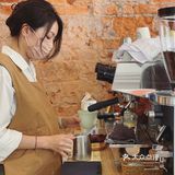 啡飲半醺，似苦若甘，以克苦淬煉著幸福的厚度。