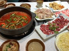 招牌红酸锅底-贵府酸汤牛肉火锅·贵州老字号(飞山街店)