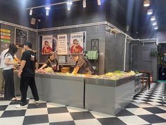 -愉肴麻辣香锅(中山路店)