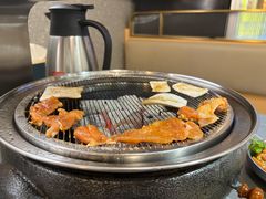 -围炉肉舍•炭烤活鳗•丹东海鲜烤肉(步行街店)