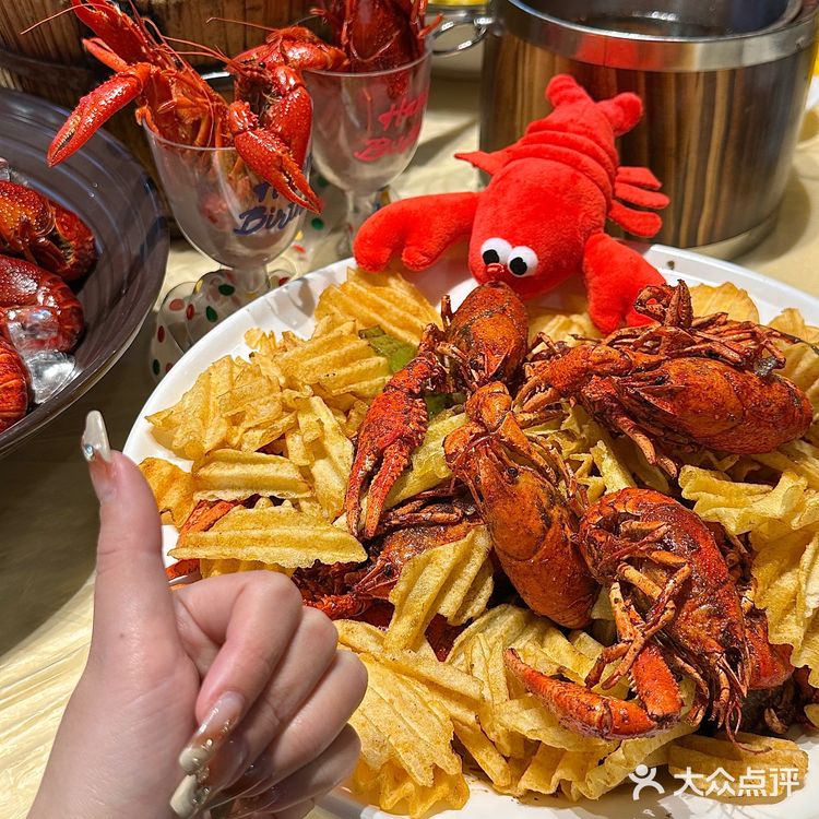 鄞州区惊驾路283号 怪怪龙虾（鼓楼店）