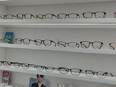 -美式眼镜·授权蔡司.依视路.尼康.豪雅.明月(南翔印象城店)