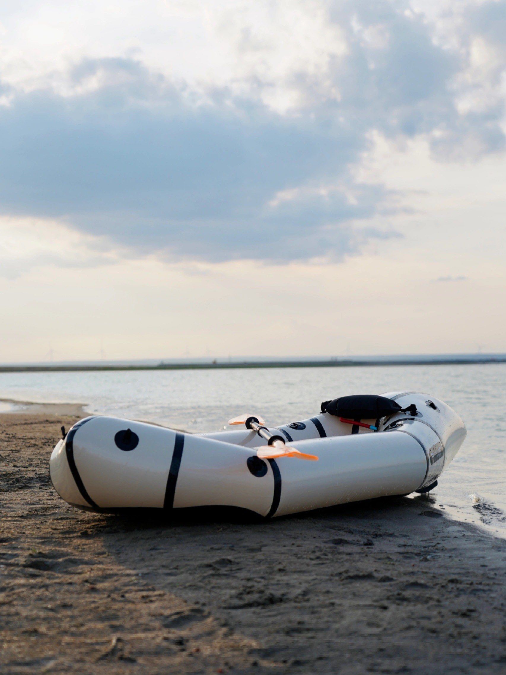 这谁的皮艇呀!好漂亮!