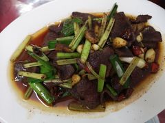 -香猪美食(中心店)