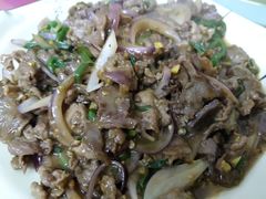 姜葱爆炒黄牛仔肉-银峰农庄·特色烧鸡·鲜无花果浸鸡