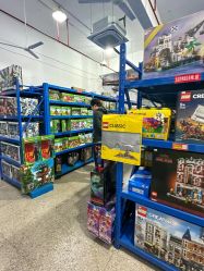 -逝水玩具折扣店