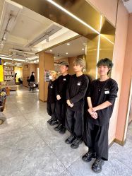 -一東造型烫发染发
