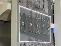 -视野联行眼镜•蔡司•依视路(温江店)