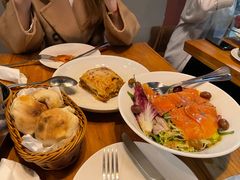 蔬菜色拉配烟熏三文鱼-La Tavernetta(Bar à Vin)(乌鲁木齐路店)