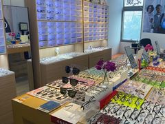 -天空之镜眼镜店蔡司依视路配镜授权零售店(望京颐堤港店)