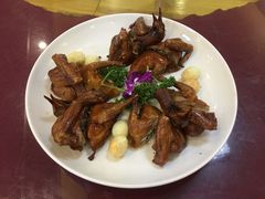 皇牌脆皮灌汤乳鸽-台山美食一绝阿四台山黄鳝饭(阿四创作店)