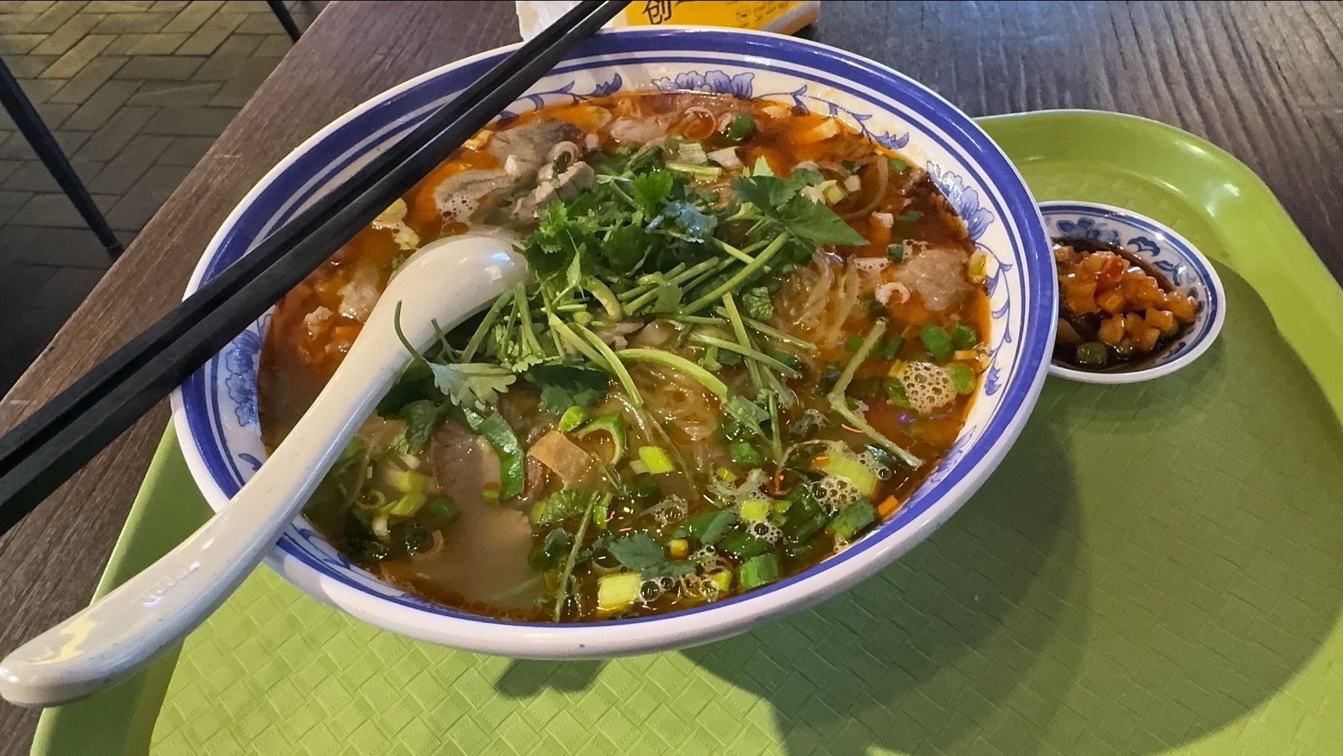 超大碗的淮南牛肉汤