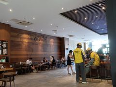 大堂-星巴克(武汉江夏中百广场店)