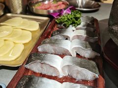 -围炉肉舍•炭烤活鳗•丹东海鲜烤肉(步行街店)