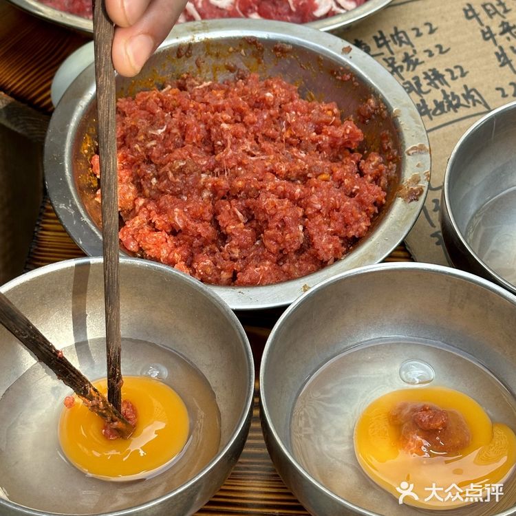 西安城墙边，穷鬼也能吃得起的牛肉火锅（人均3