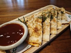 -Chom Cafe and Restaurant