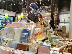 -猫的天空之城概念书店(杭州南宋御街店)