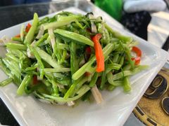 香干炒西芹-七的湖·晚芳亭·阳澄湖农家菜·大闸蟹(莲花岛店)