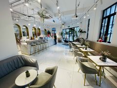 -Fridi Patisserie Cafe