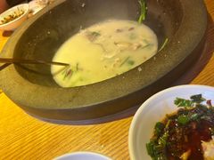 -咕嘟草帽鱼·牛奶一样的鲜鱼汤(天鹅湖万达广场店)