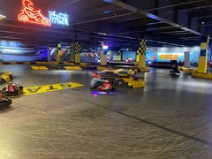 -极限PLAY运动娱乐新世界·团建派对潮玩休闲馆·室内蹦极高空游乐园